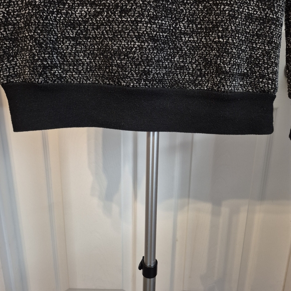 Heart Hips Black and Gray Crew Neck Sweater - Picture 5 of 9